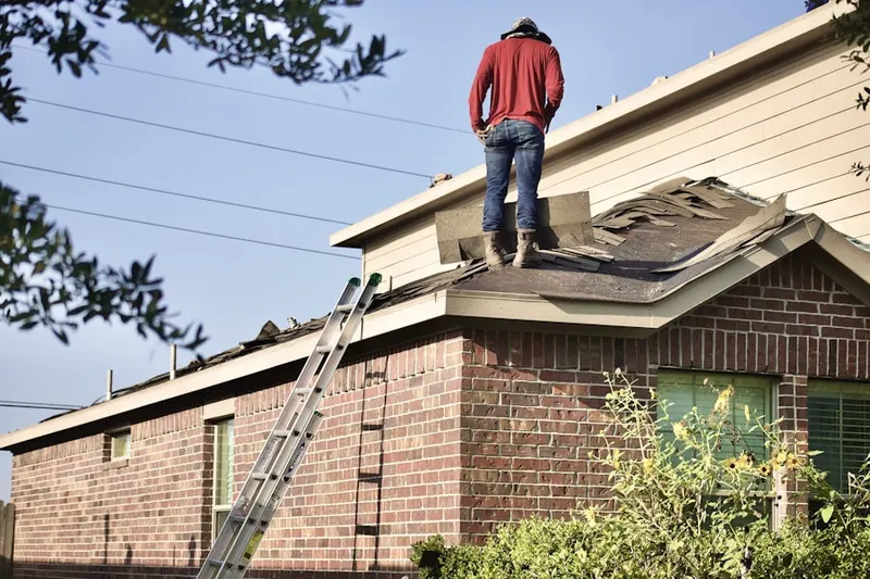 Professional roofer working on a residential roof in Marumsco Acres